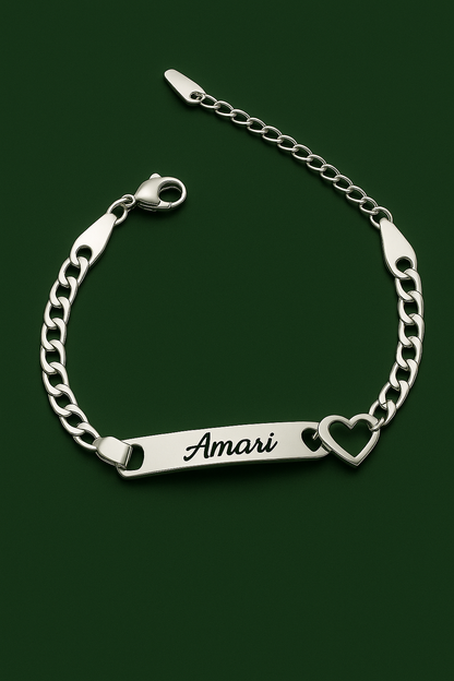 Pulsera Amari plateada personalizada con grabado en acero inoxidable minimalista
